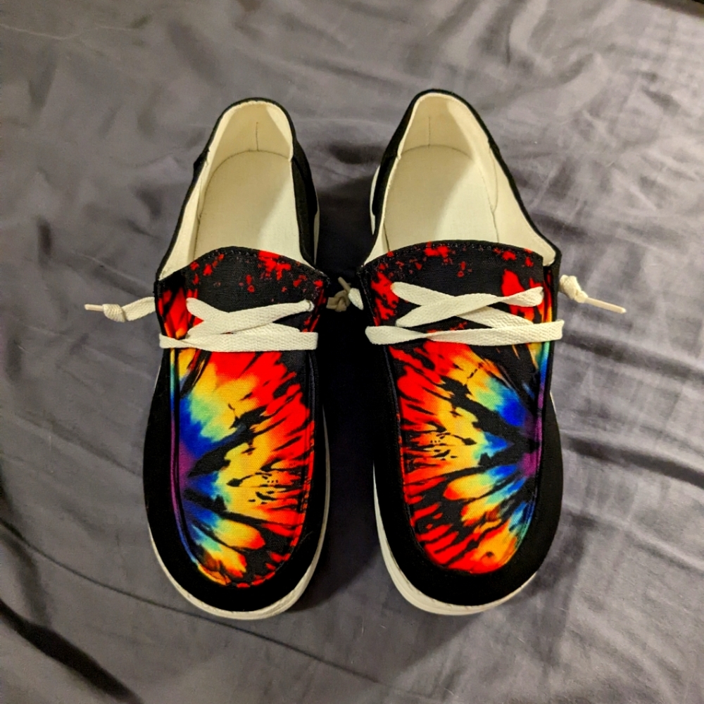 Tie dye canvas sneakers size 8.5 new in box